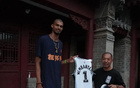 师父来了！NBA新星文班亚马背后神秘大佬现身，实力与背景双重加持引热议！