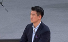广厦男篮究竟陷入何种困境？王博面对质疑依旧态度强硬，资深媒体人一针见血指出问题核心，言论直击痛点令人深思