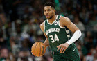 据权威消息透露，NBA资深内幕人士Shams·克拉姆普顿近日明确表态，下赛季字母哥将不会出现在纽约尼克斯队的阵容中，这一消息让篮球迷们议论纷纷，也引发了关于雄鹿队未来布局的广泛猜测。